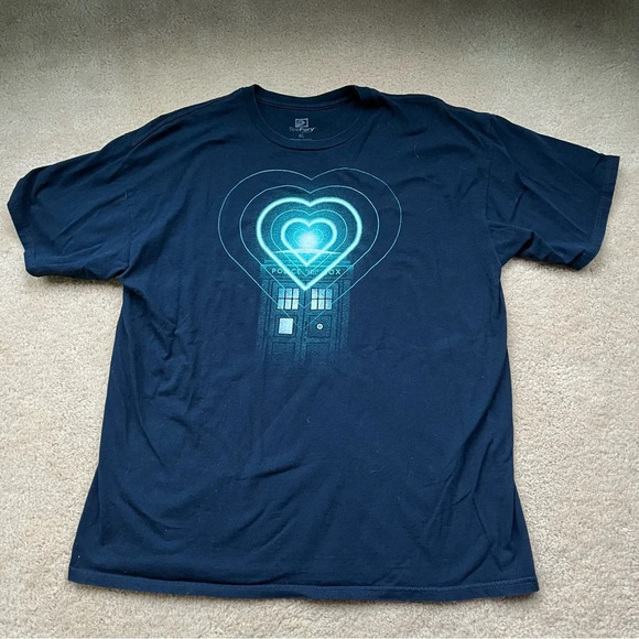 TeeFury Adult Unisex Navy Blue Doctor Who Police Call Box T-Shirt - XL - VGUC - Picture 1 of 6